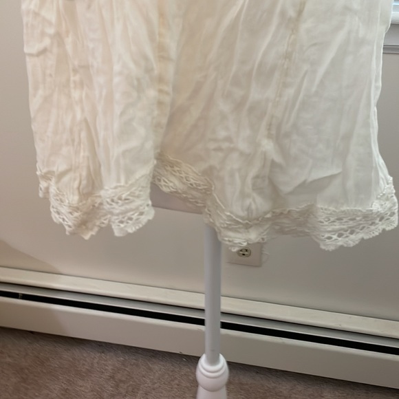 Handkerchief Aerie camisole. Cream, with lace-embroidered bottom - Picture 3 of 5